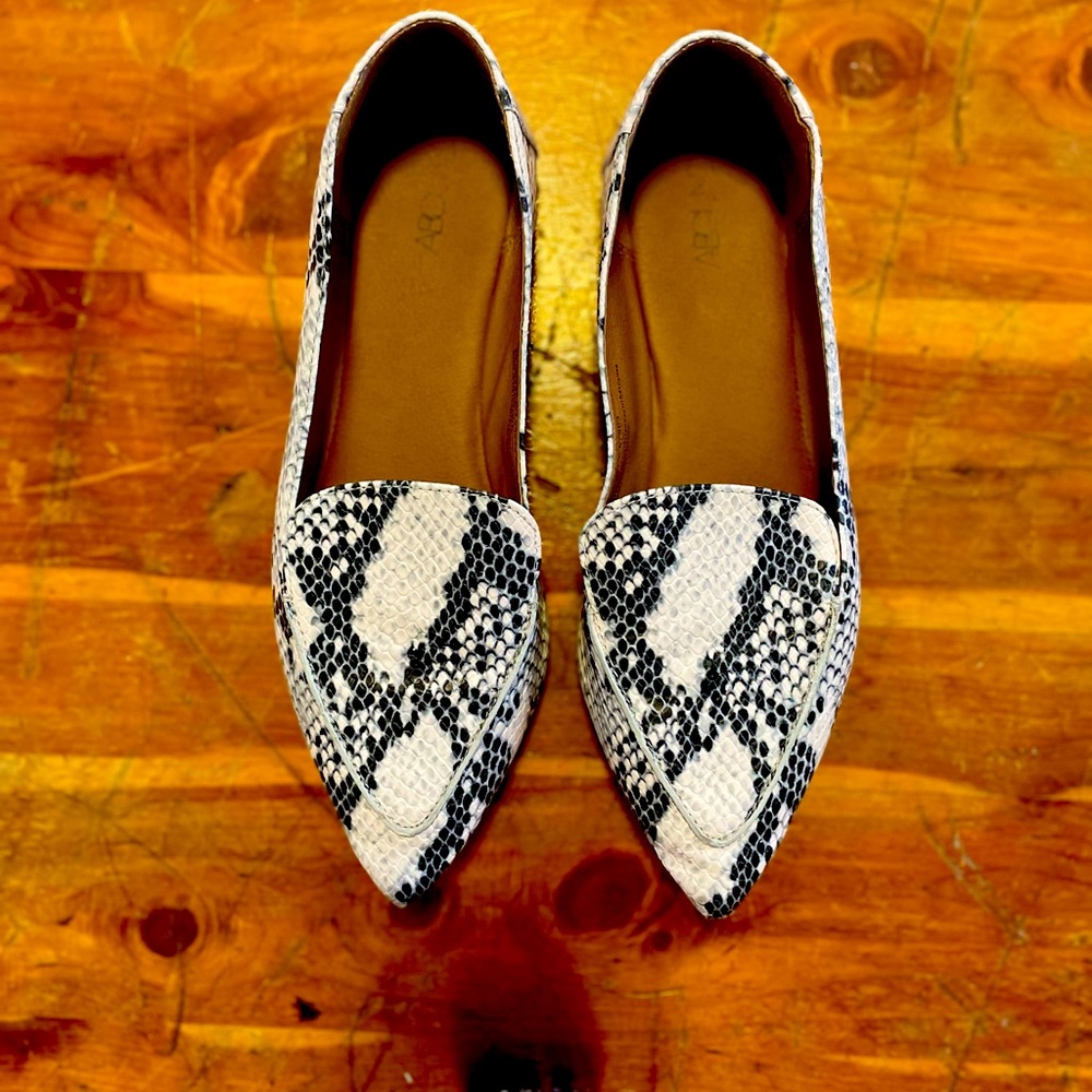 Leather dress flat